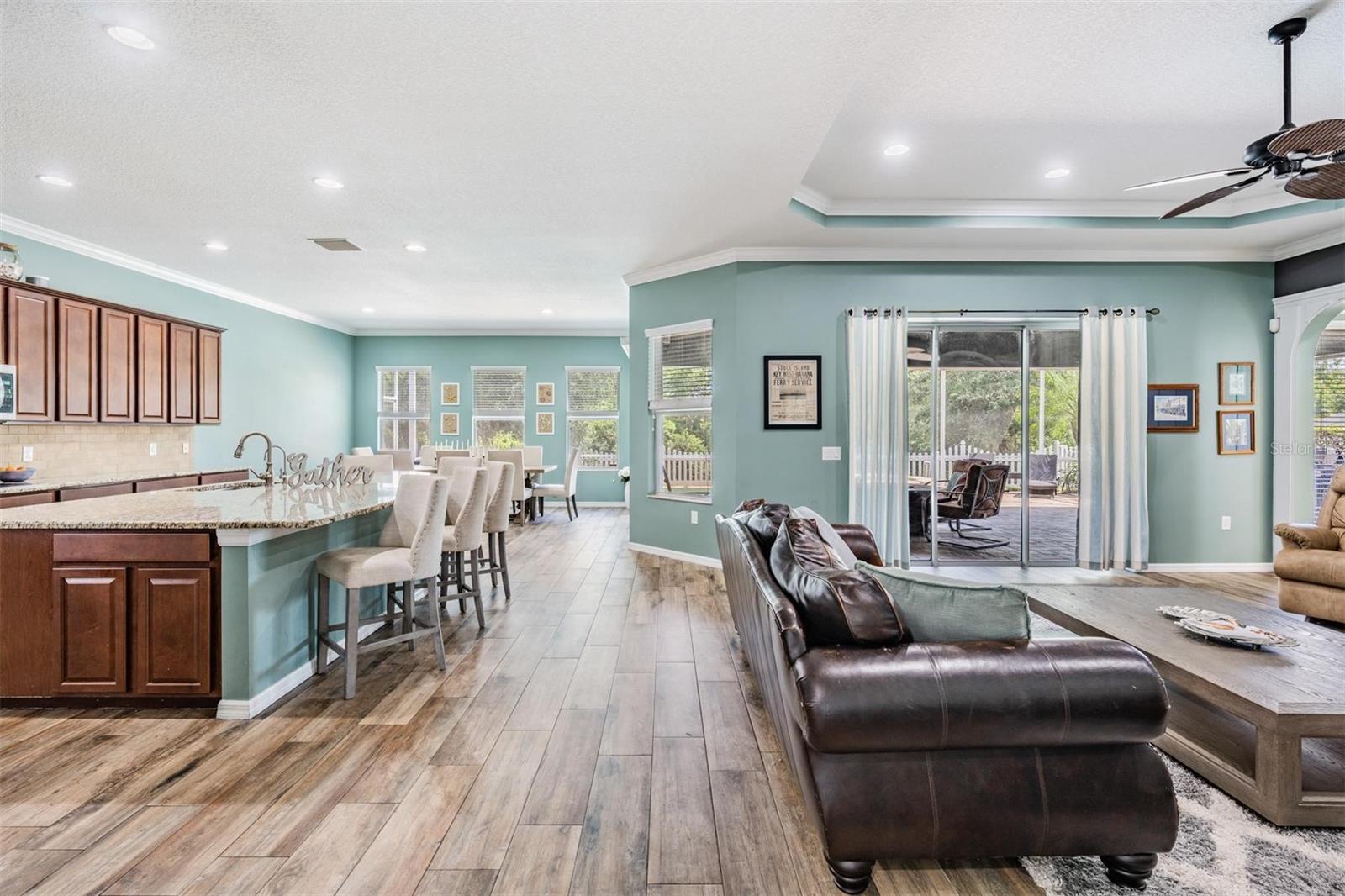 Listing photo id 6 for 4094 Windcrest Drive