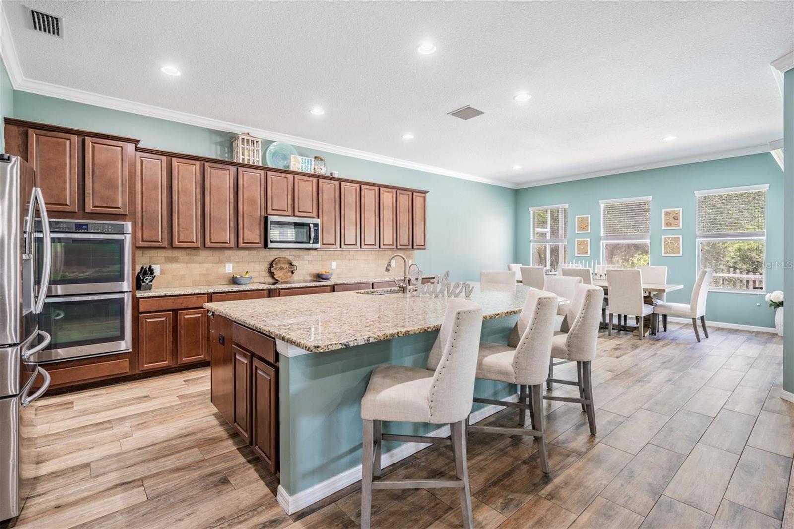 Listing photo id 7 for 4094 Windcrest Drive