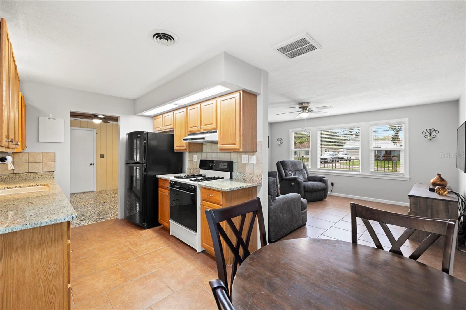 Image 10 of 33 For 522 Norfolk Street