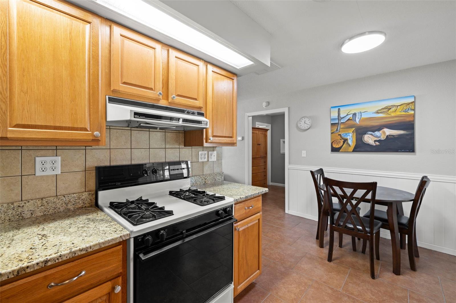 Image 13 of 33 For 522 Norfolk Street