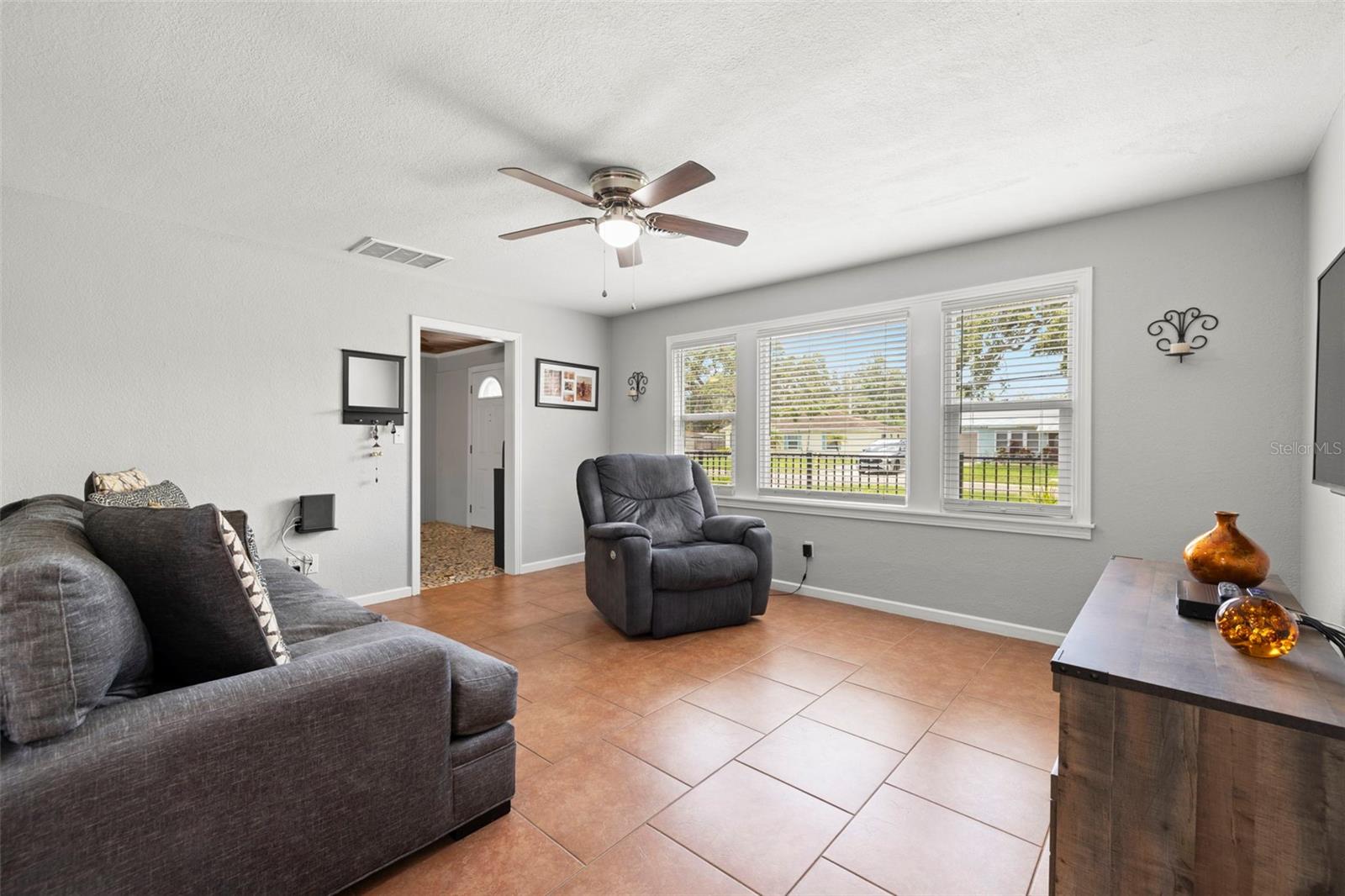 Image 9 of 33 For 522 Norfolk Street