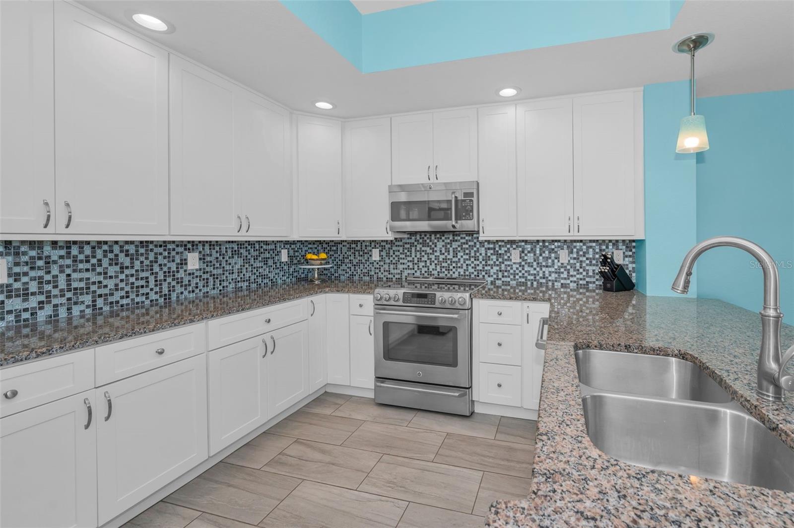 Image 35 of 80 For 19519 Gulf Boulevard 203