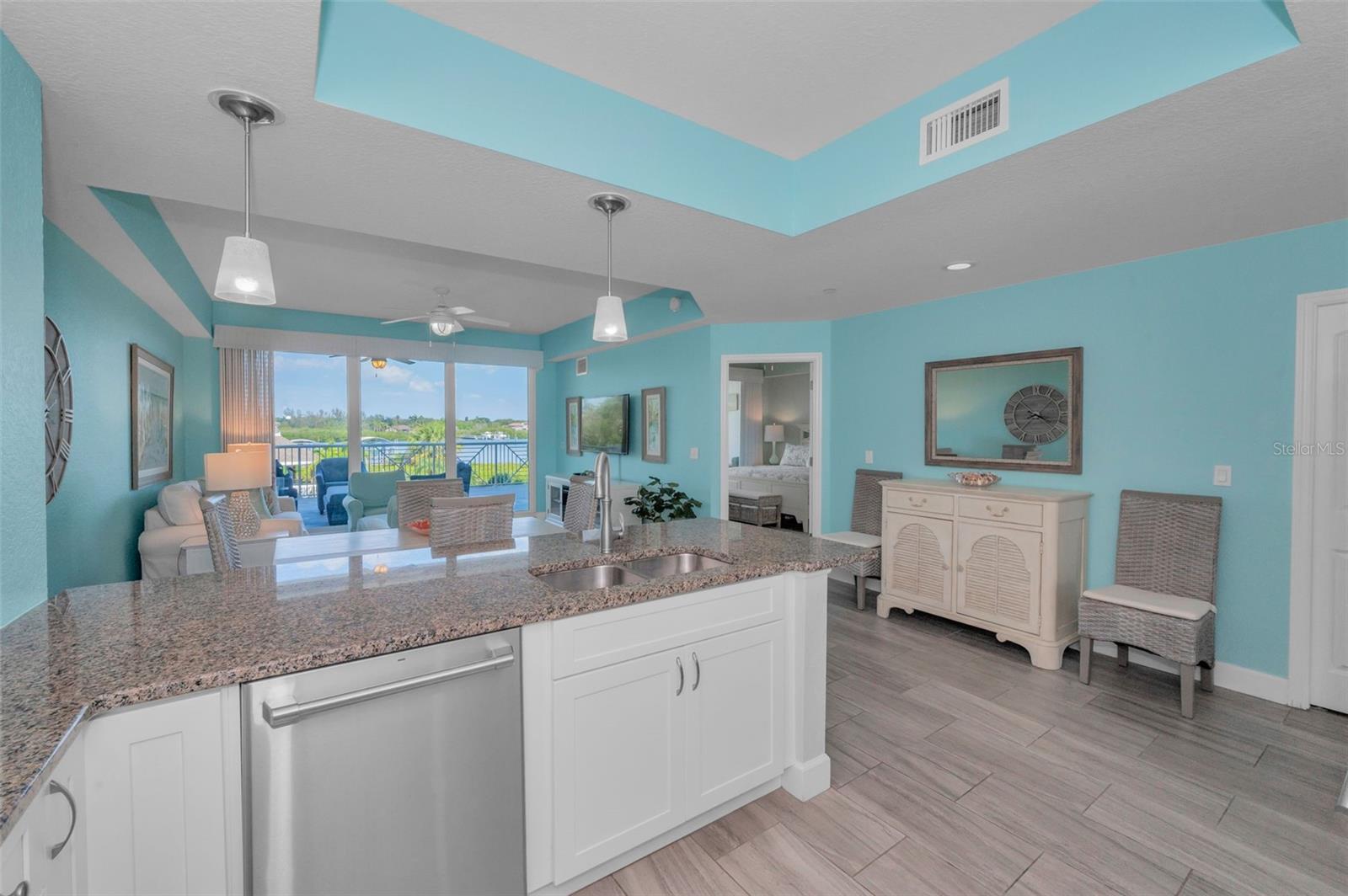 Image 38 of 80 For 19519 Gulf Boulevard 203