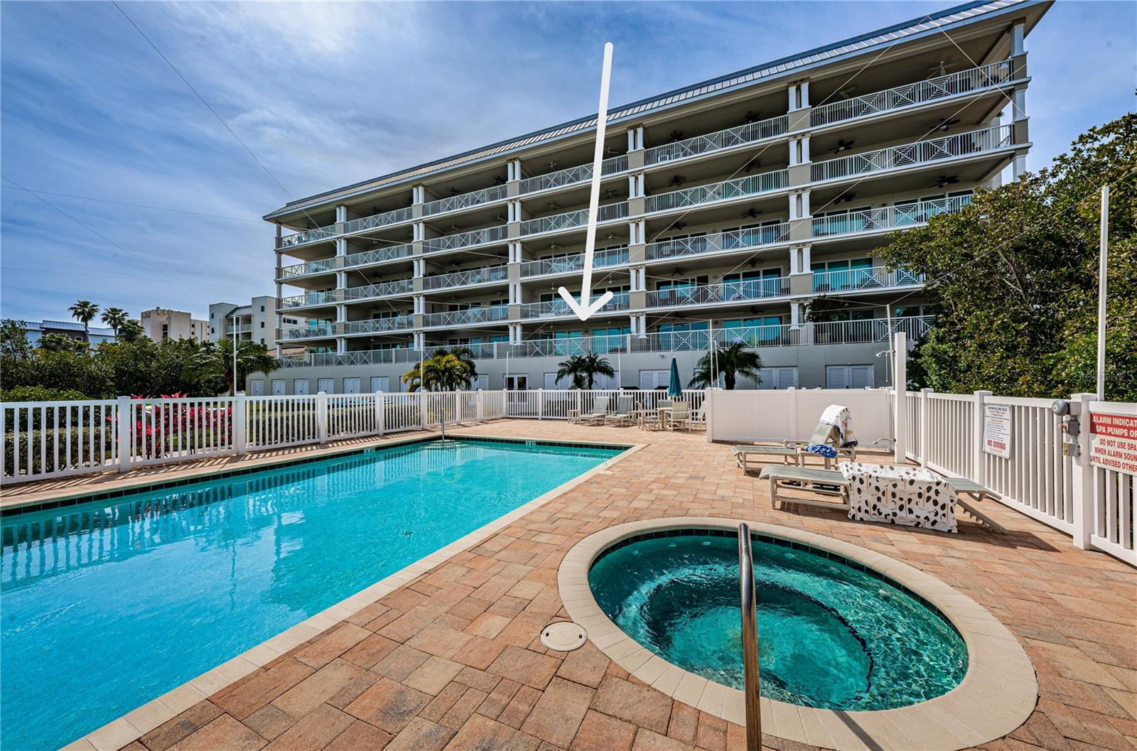 Image 4 of 80 For 19519 Gulf Boulevard 203