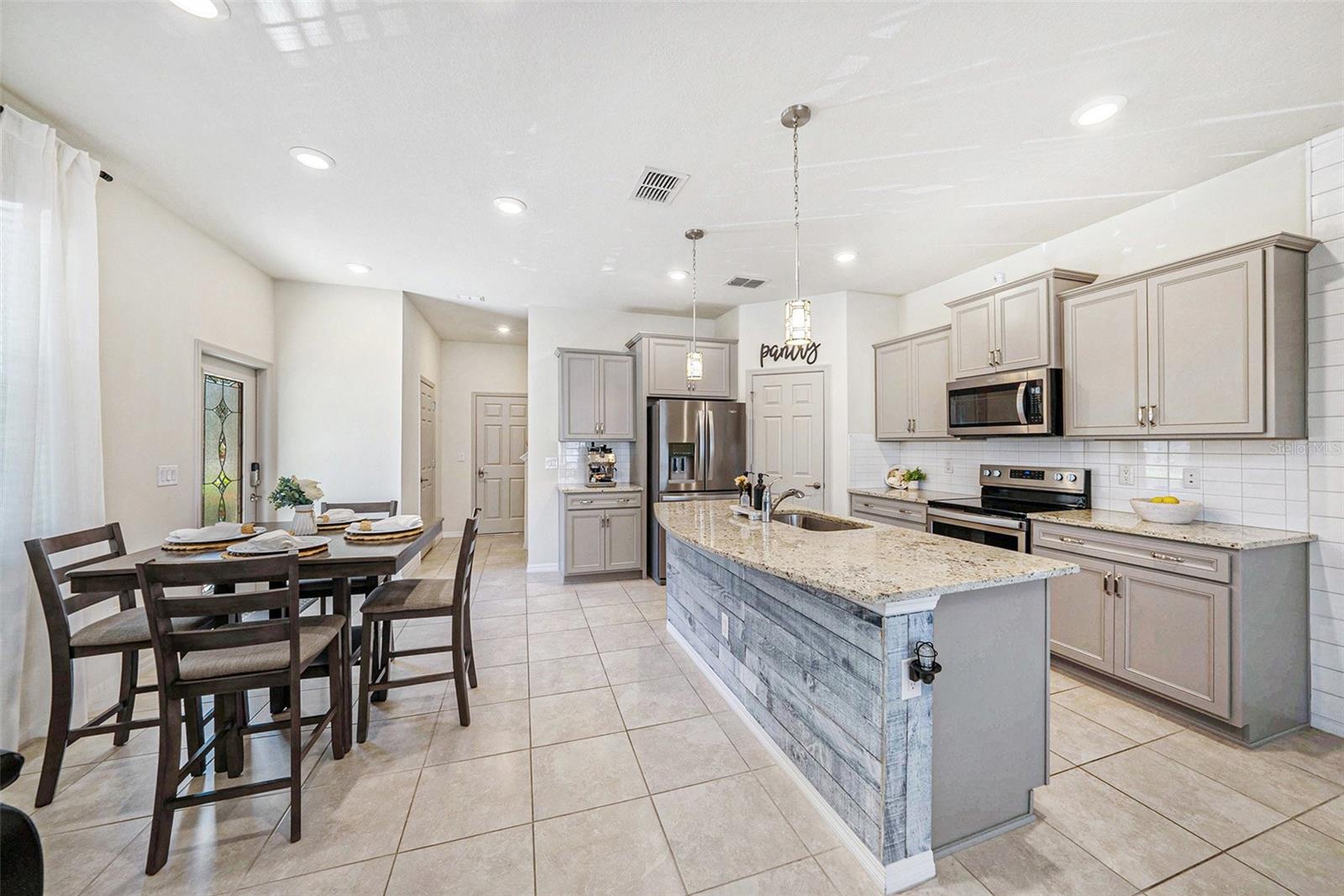 Image 7 of 32 For 5005 Blue Latan Lane