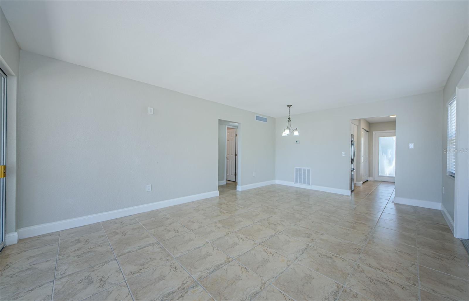 Image 16 of 55 For 2186 Edythe Drive 11