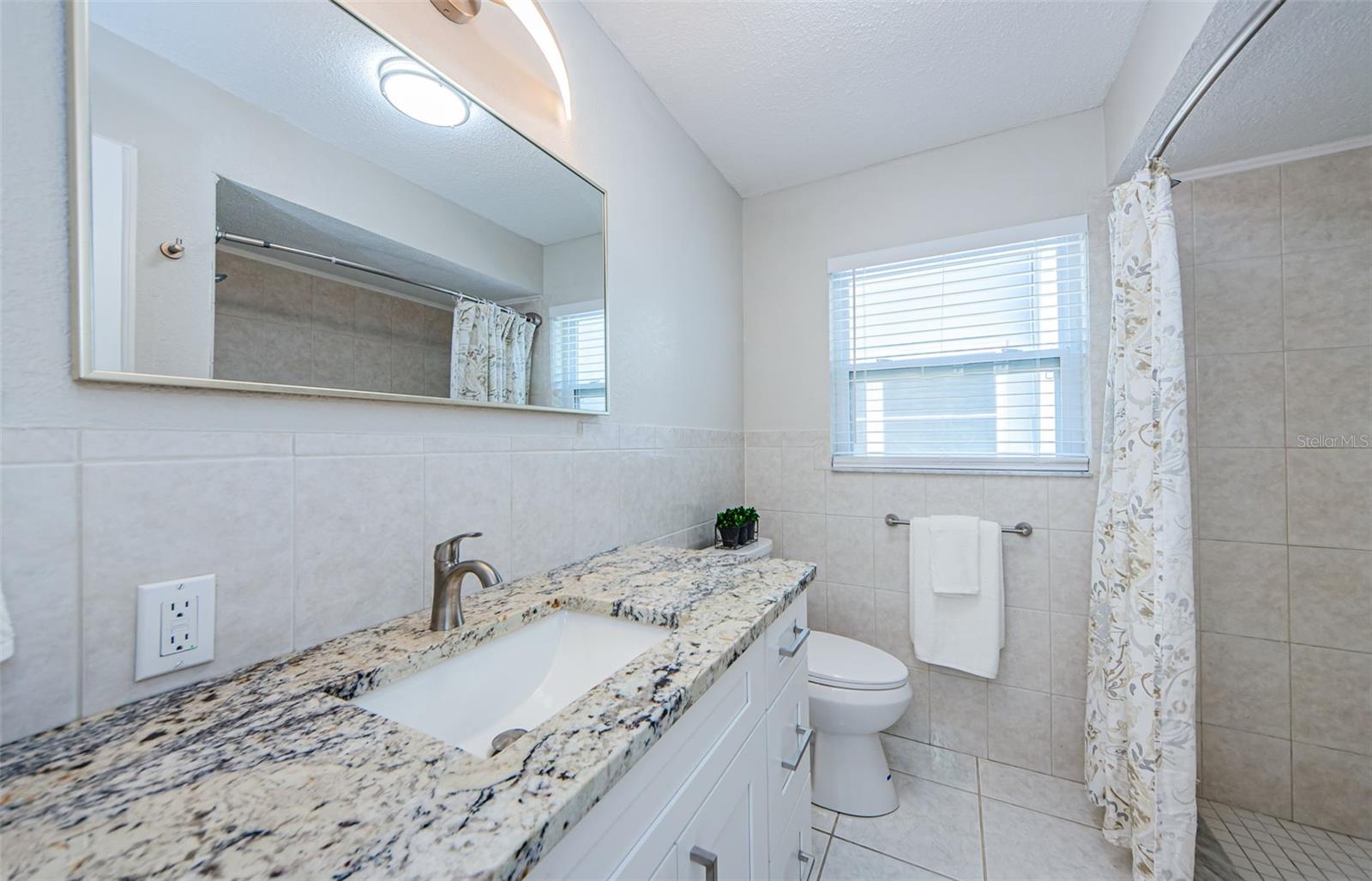 Image 19 of 55 For 2186 Edythe Drive 11