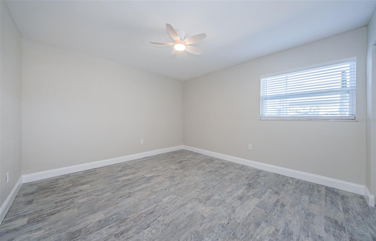 Image 21 of 55 For 2186 Edythe Drive 11