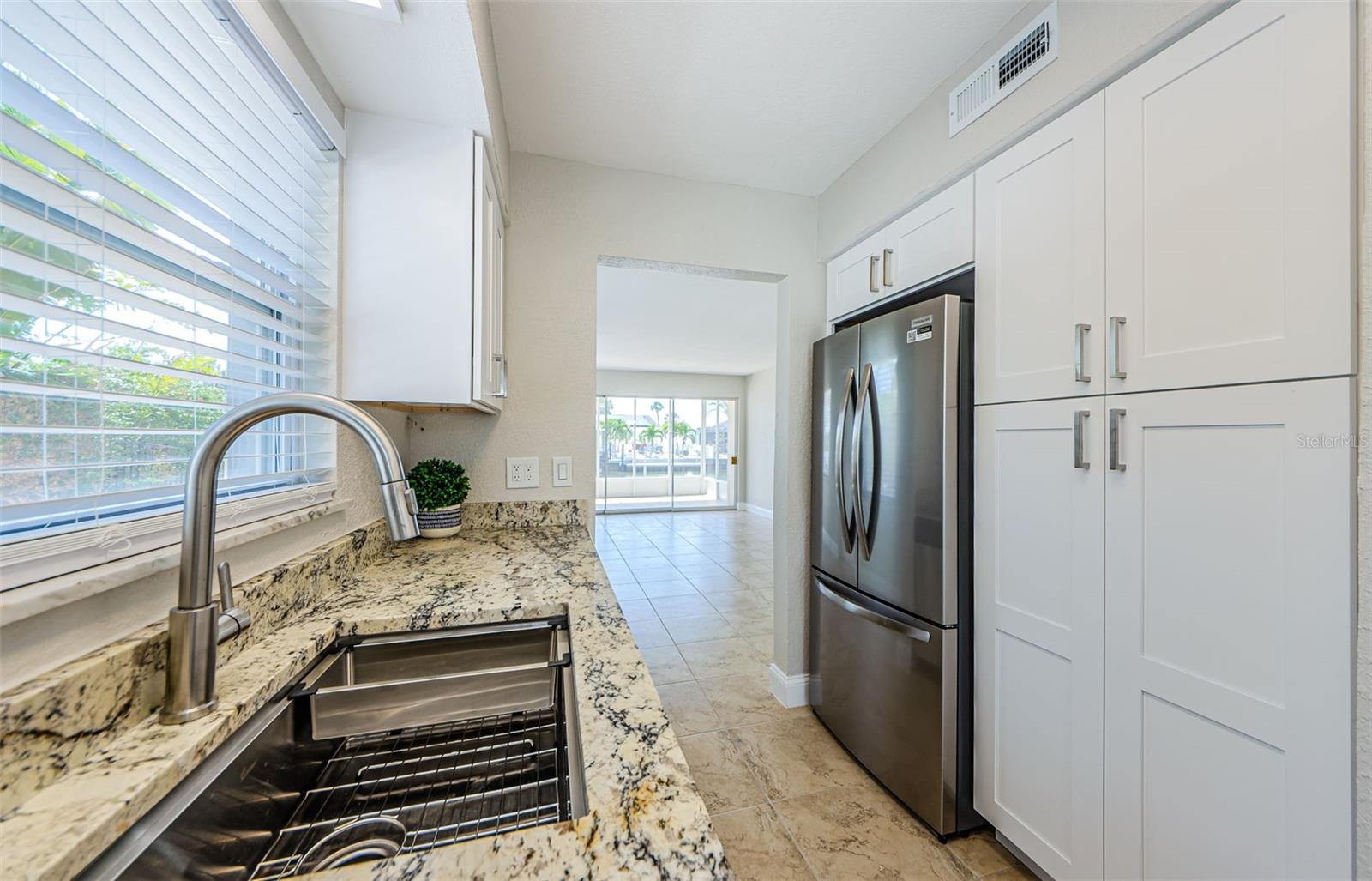 Image 9 of 55 For 2186 Edythe Drive 11