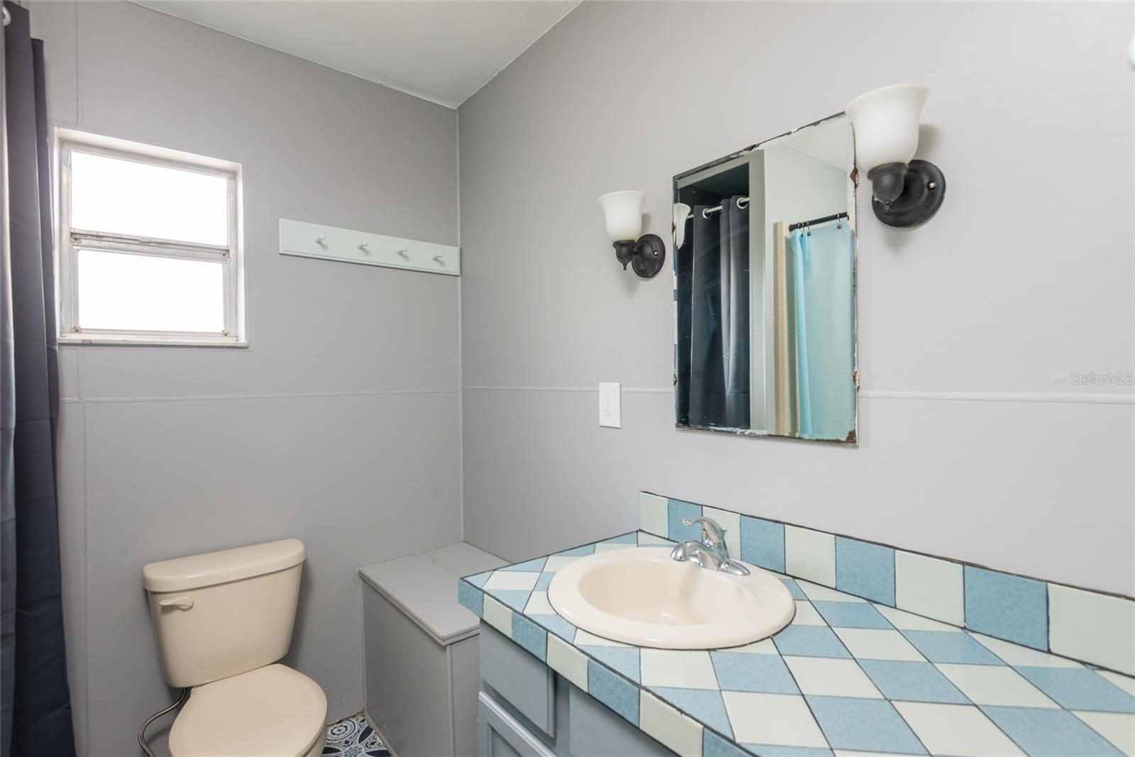 Image 14 of 37 For 1310 Hilton Place