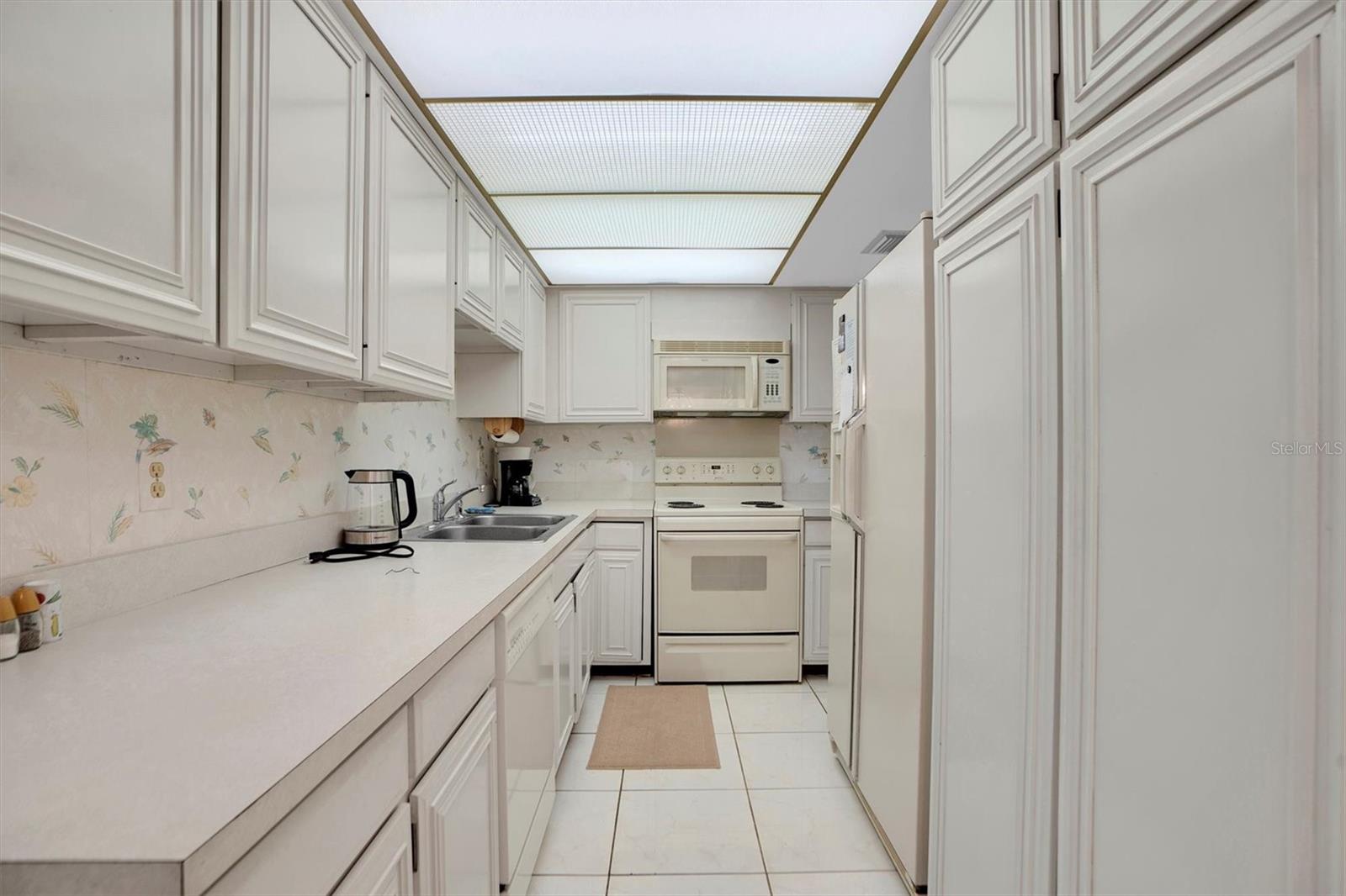 Image 16 of 41 For 7150 Sunset Way 405