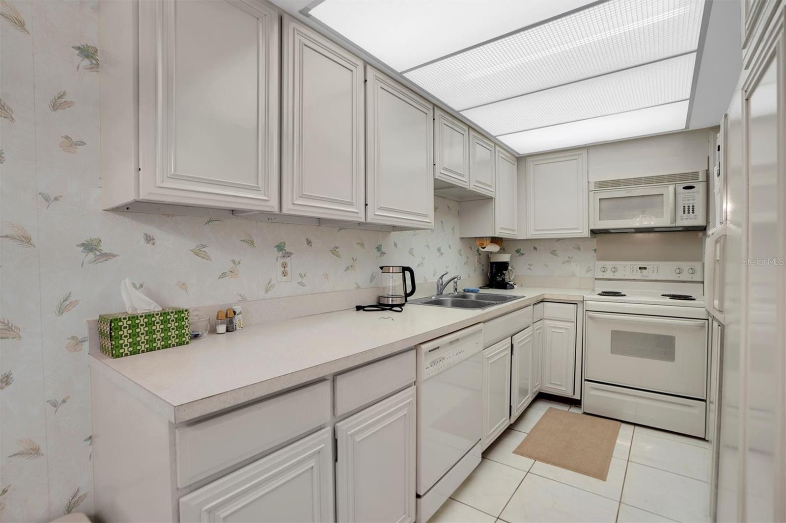Image 17 of 41 For 7150 Sunset Way 405
