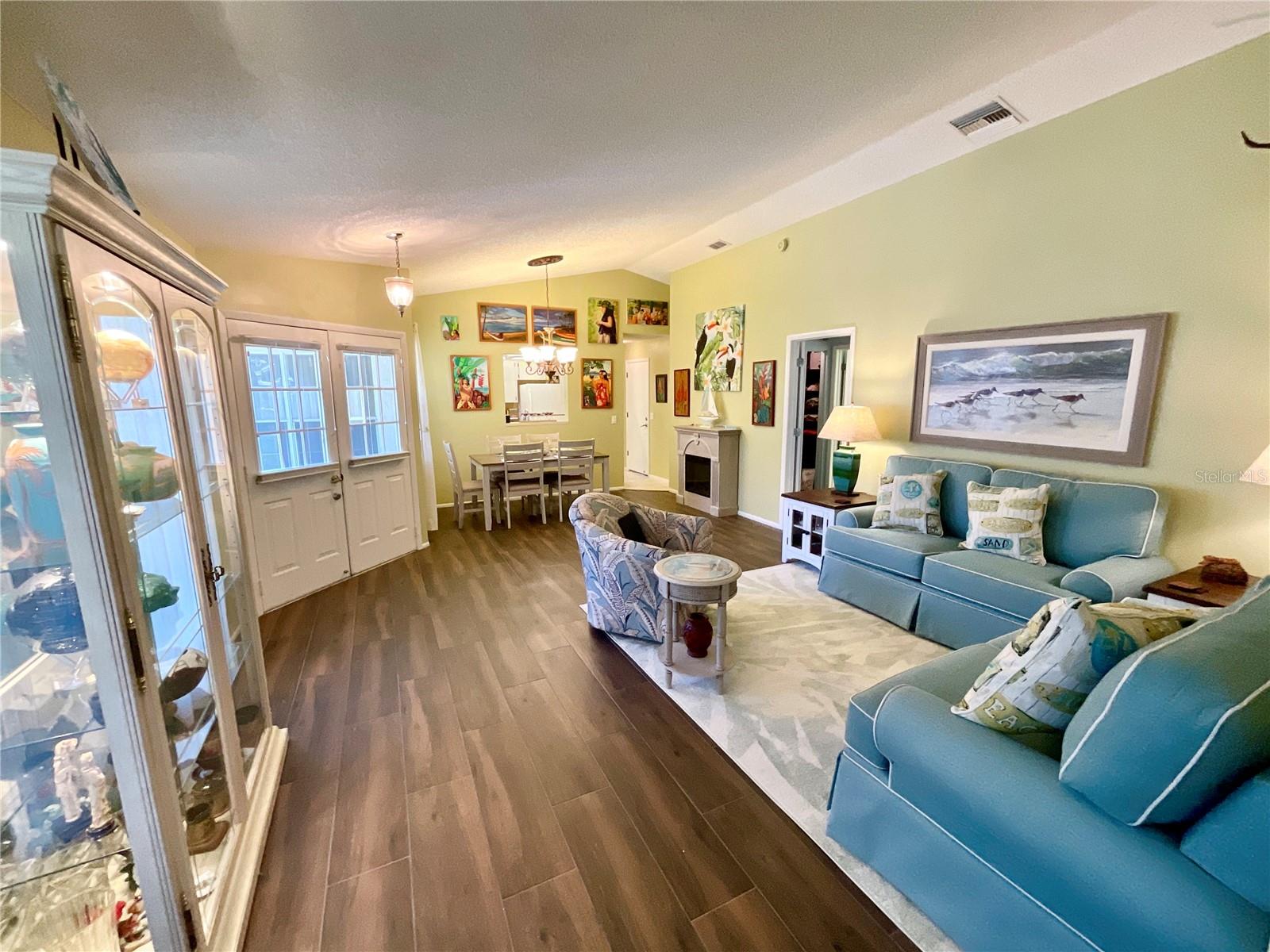 Image 4 of 43 For 4740 Carrington Court 4740