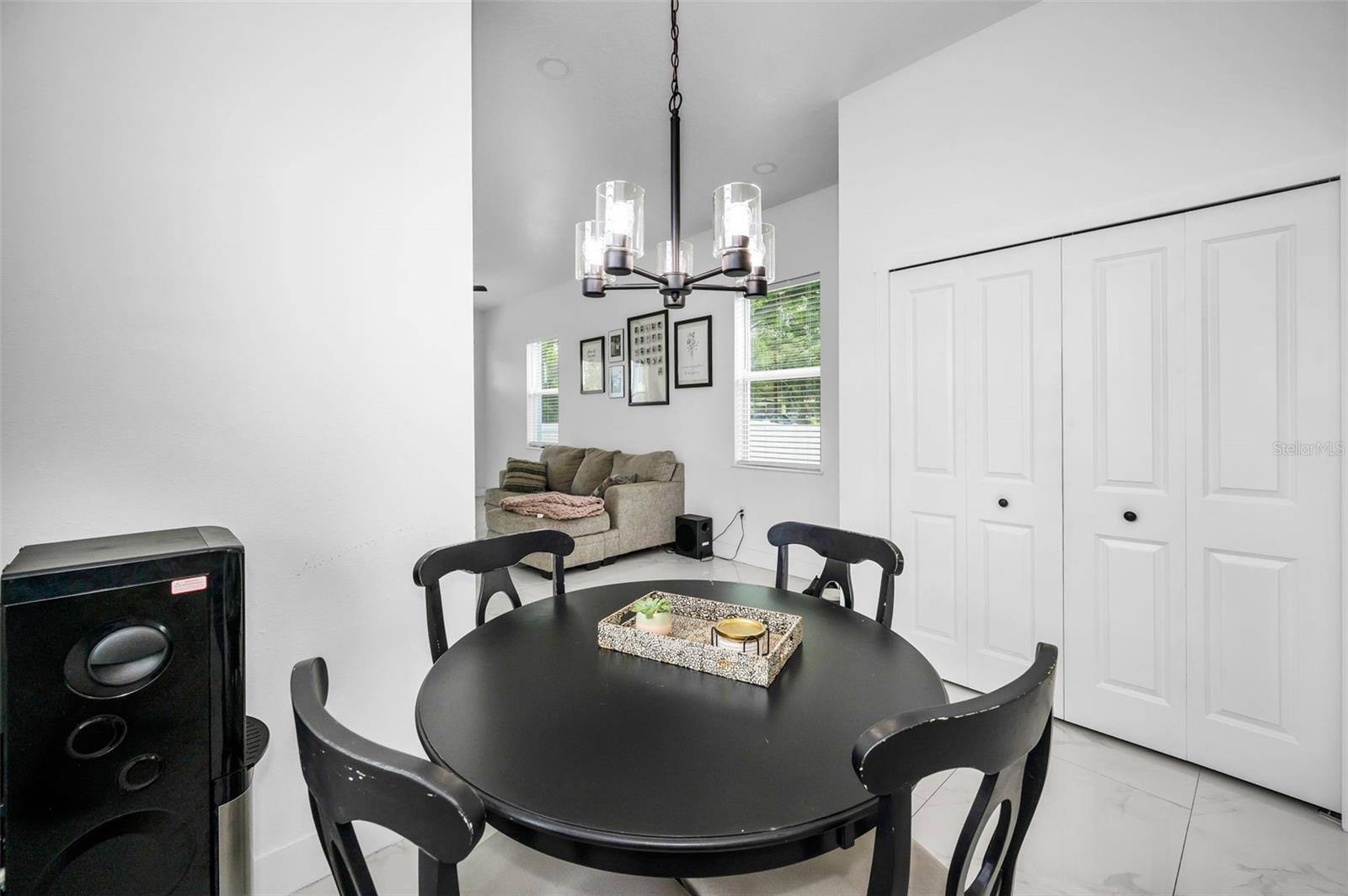 Listing photo id 10 for 3402 Clifton Street