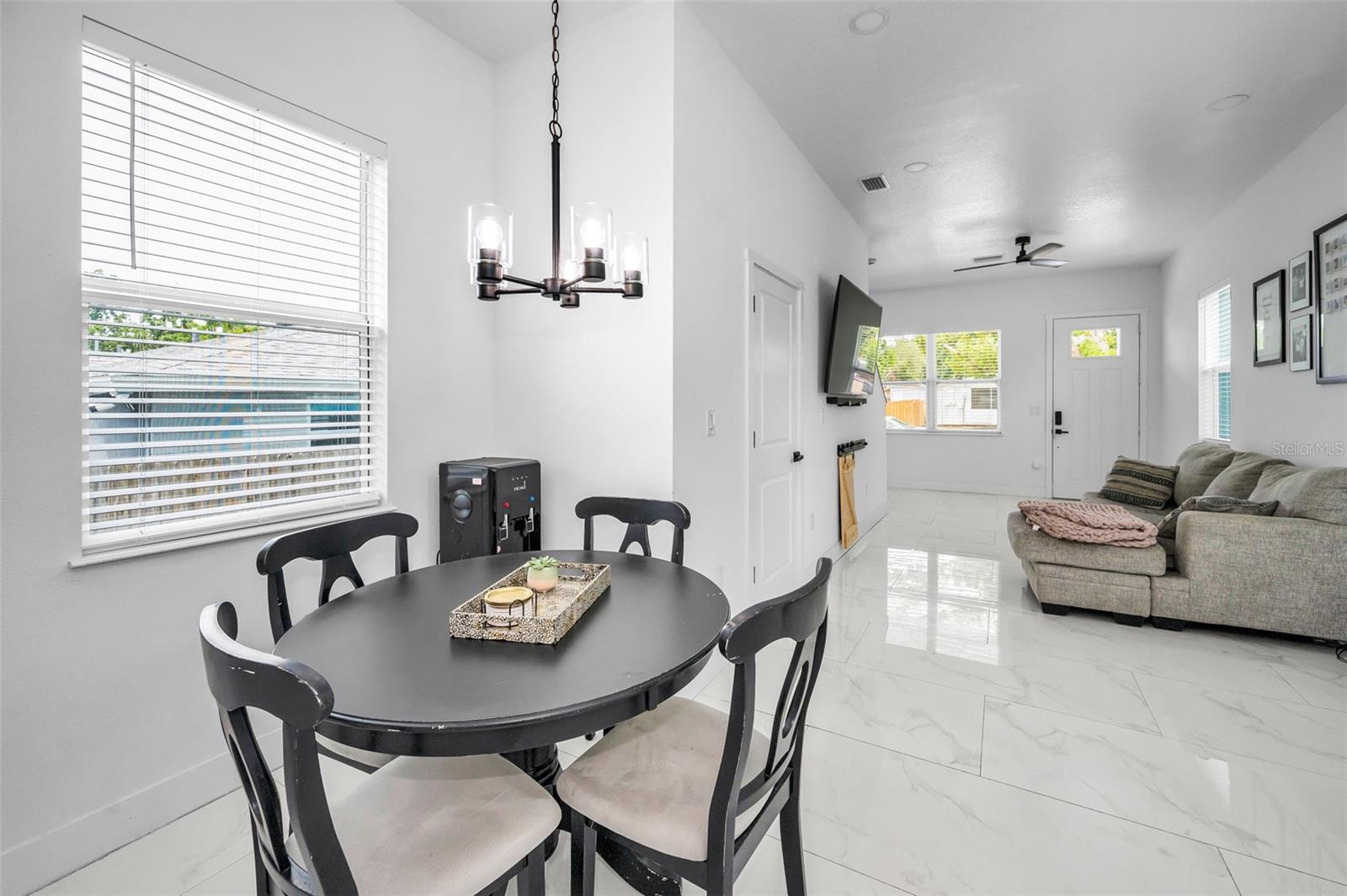 Listing photo id 11 for 3402 Clifton Street