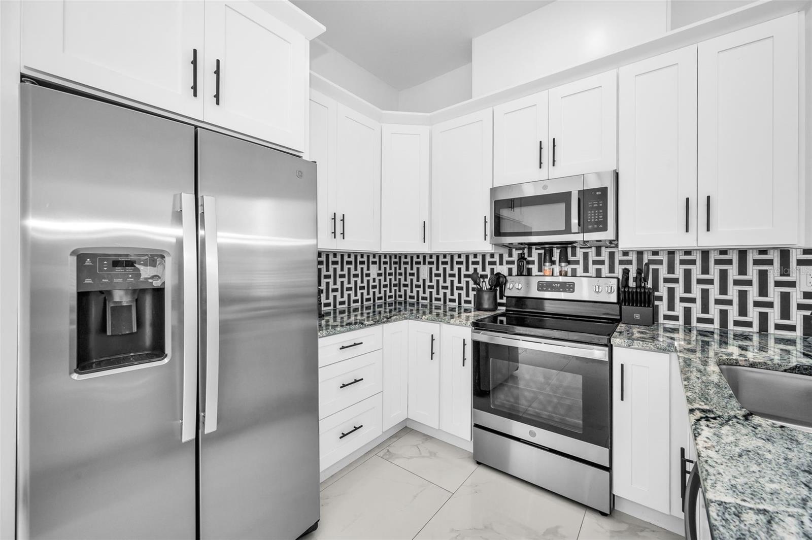 Listing photo id 14 for 3402 Clifton Street
