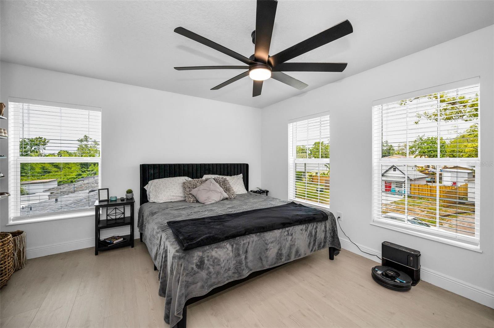 Listing photo id 24 for 3402 Clifton Street