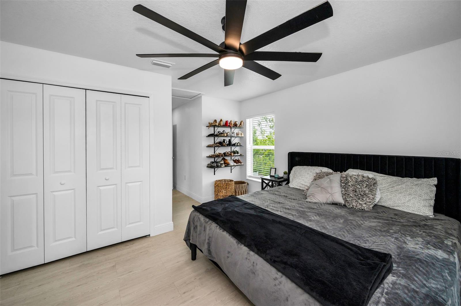 Listing photo id 25 for 3402 Clifton Street