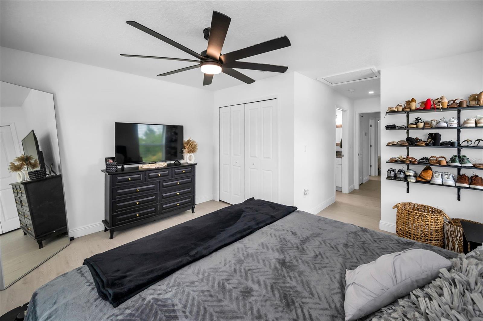 Listing photo id 26 for 3402 Clifton Street