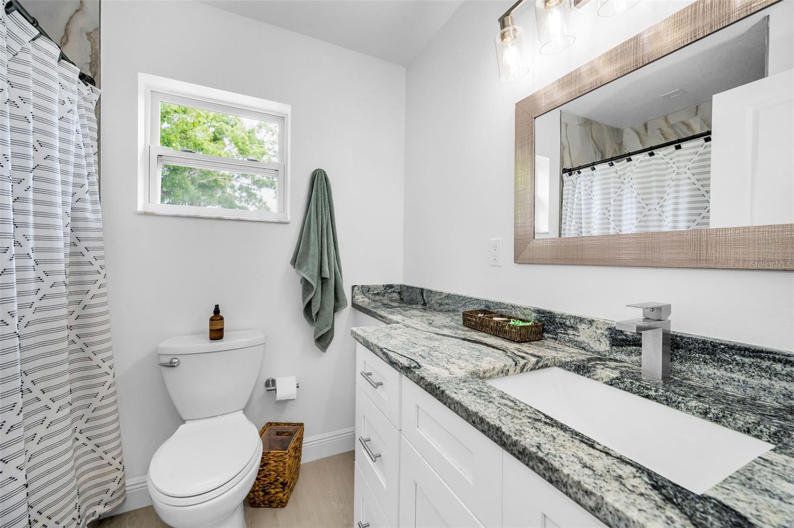 Listing photo id 27 for 3402 Clifton Street