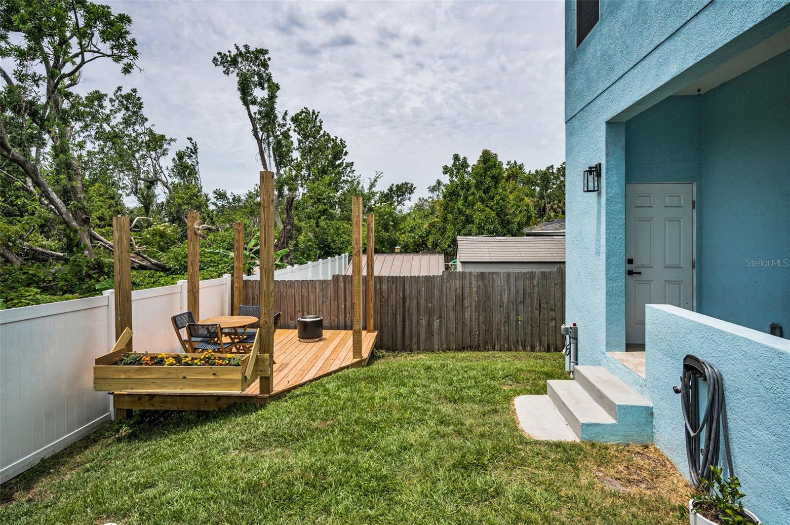Listing photo id 34 for 3402 Clifton Street