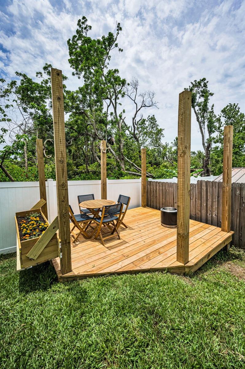 Listing photo id 35 for 3402 Clifton Street