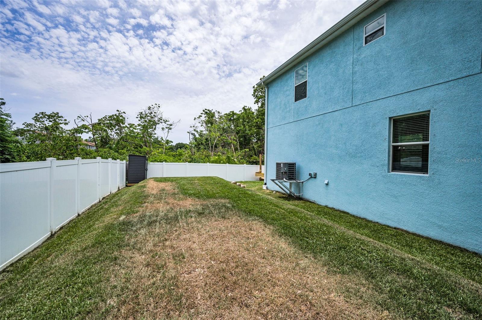 Listing photo id 41 for 3402 Clifton Street