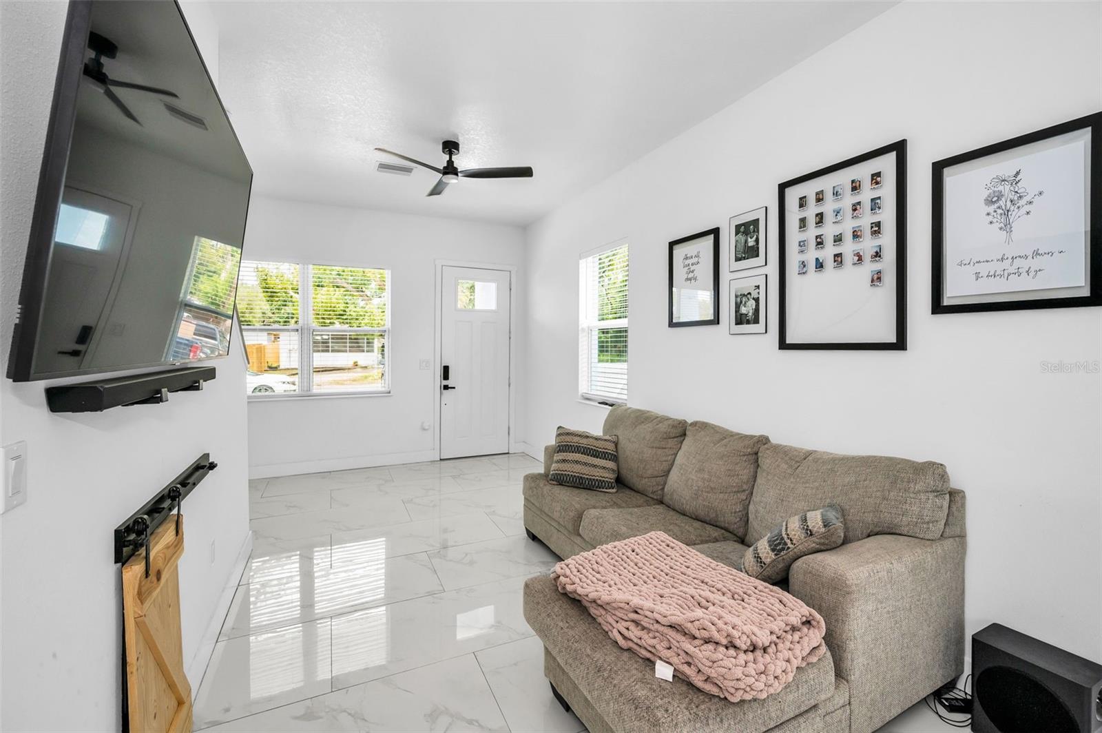 Listing photo id 3 for 3402 Clifton Street