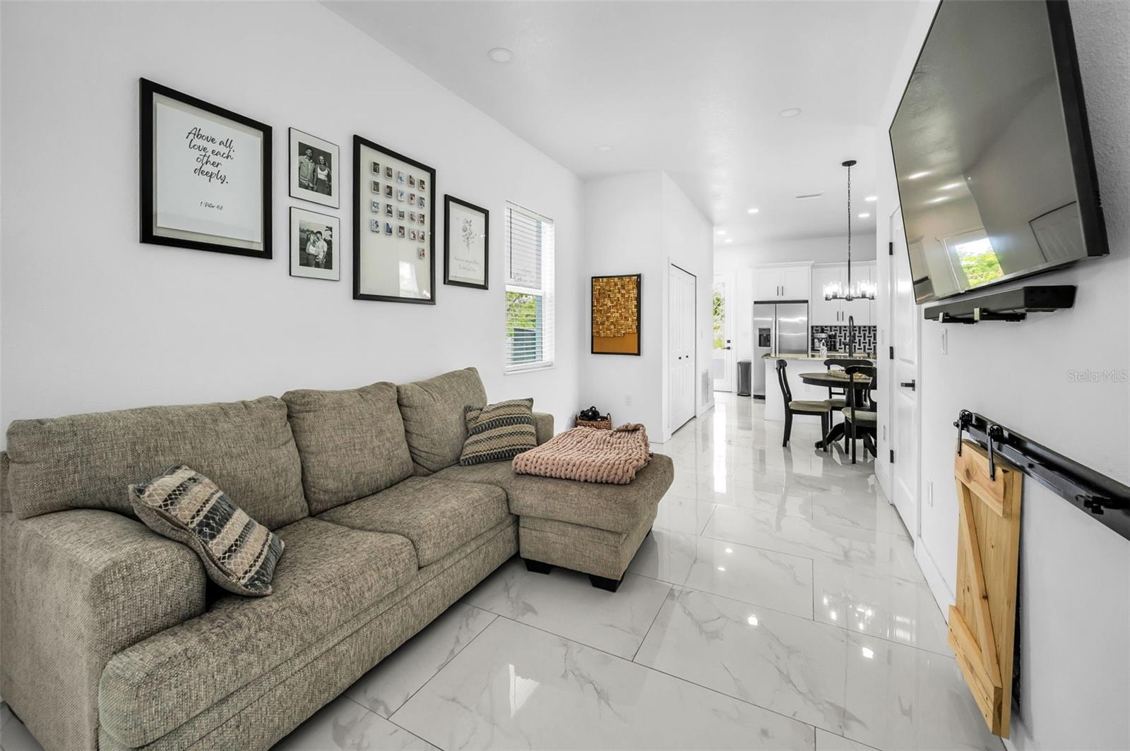 Listing photo id 6 for 3402 Clifton Street