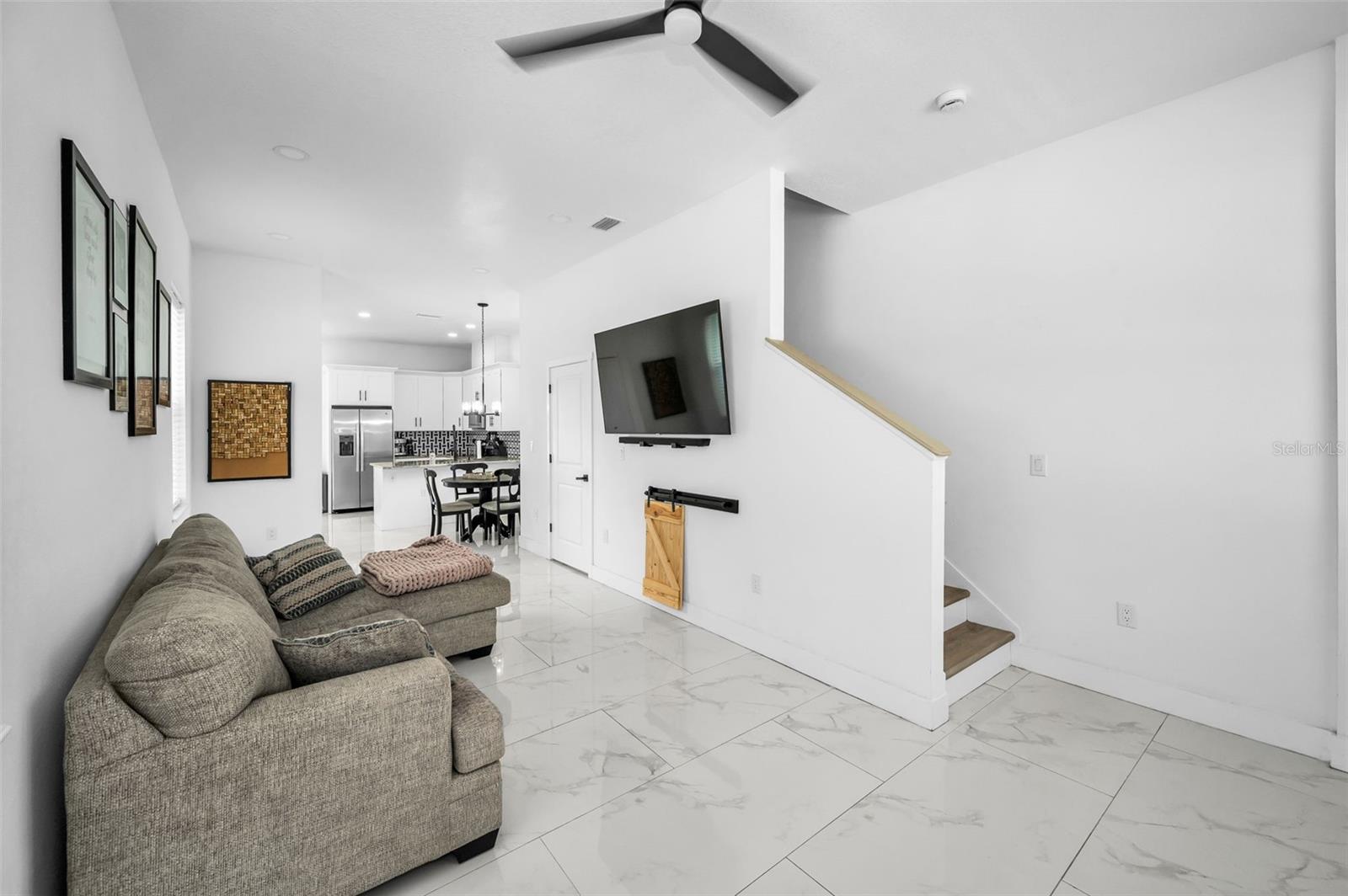 Listing photo id 7 for 3402 Clifton Street