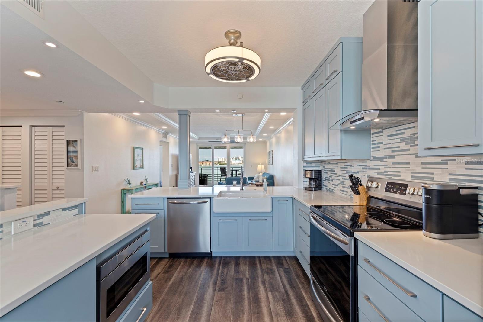 Image 10 of 48 For 7922 Sailboat Key Boulevard S 105