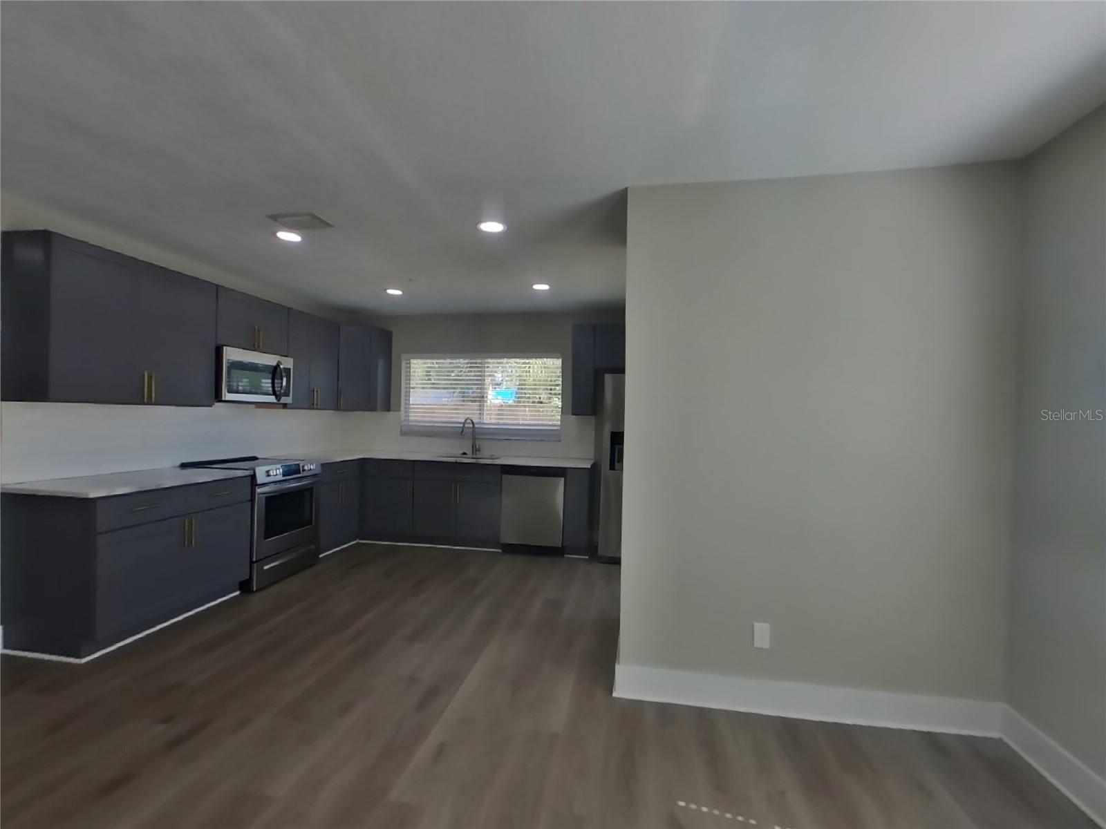 Image 4 of 18 For 6825 Mitchell Circle