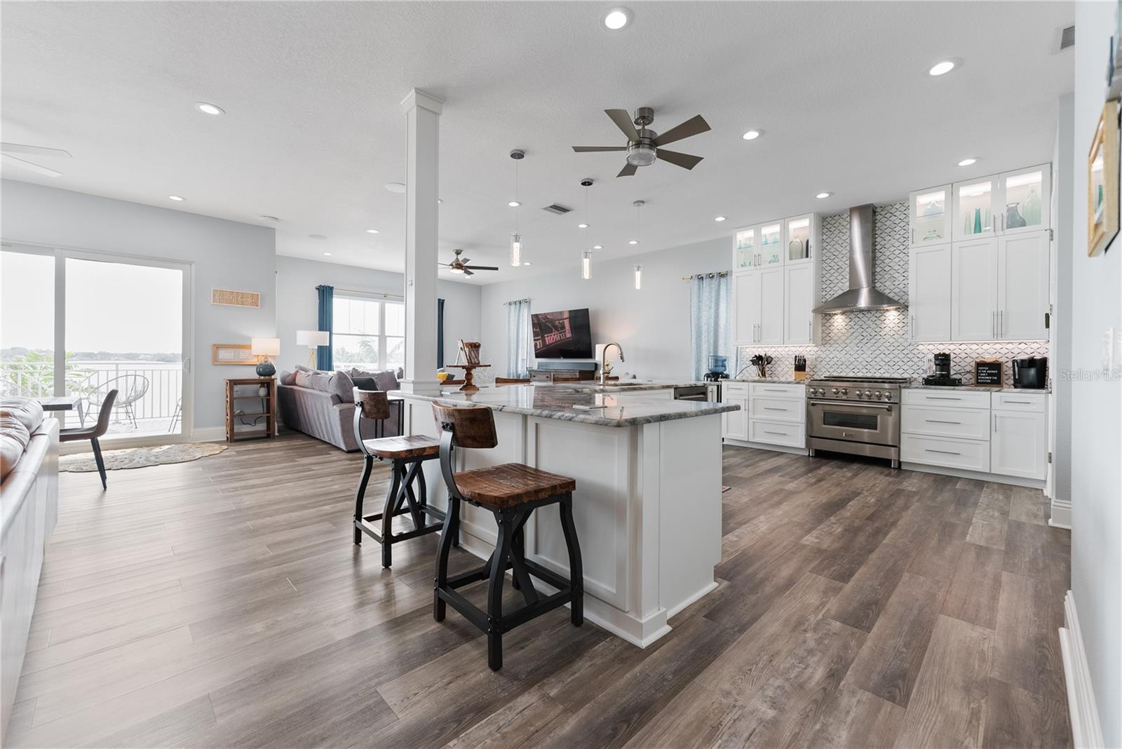 Listing photo id 12 for 371 12th Avenue