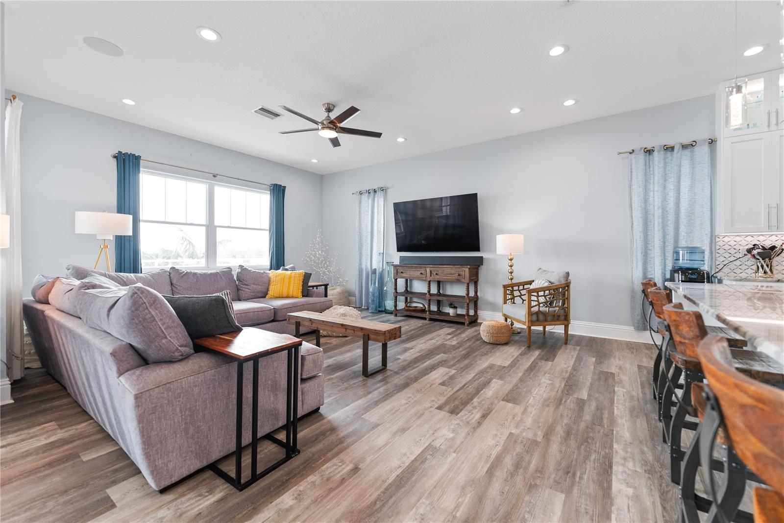 Listing photo id 15 for 371 12th Avenue