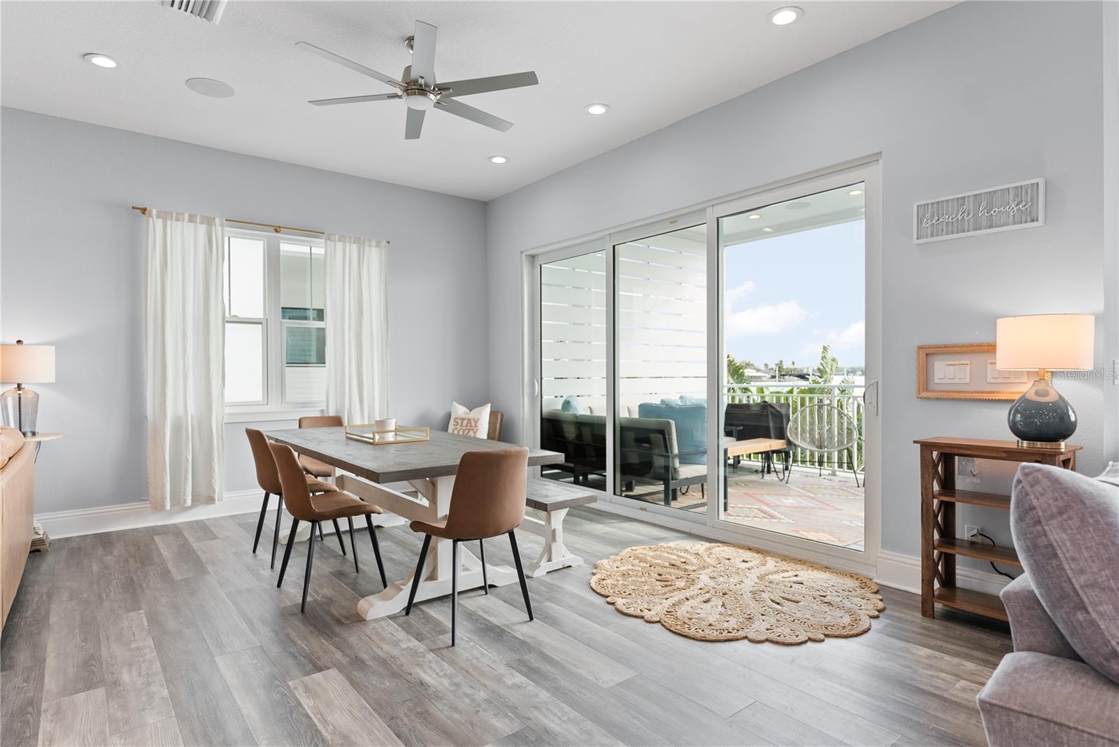 Listing photo id 21 for 371 12th Avenue