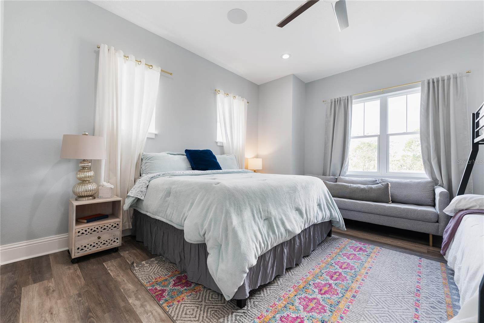 Listing photo id 22 for 371 12th Avenue