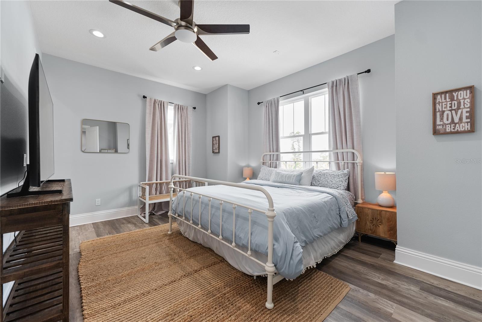 Listing photo id 27 for 371 12th Avenue