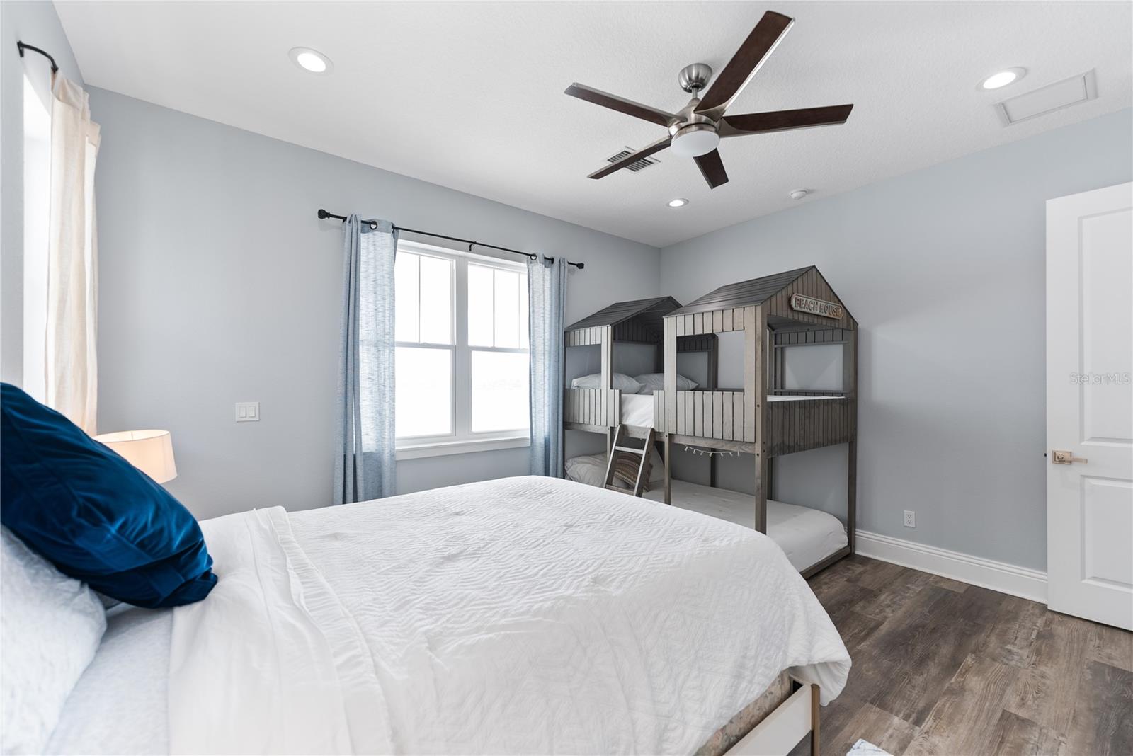 Listing photo id 29 for 371 12th Avenue