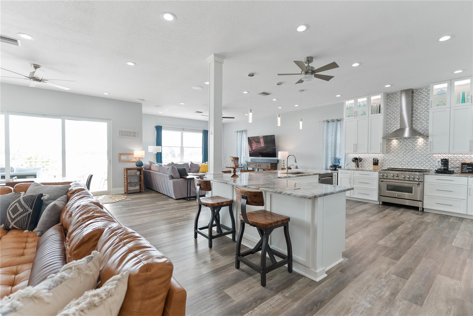 Listing photo id 7 for 371 12th Avenue