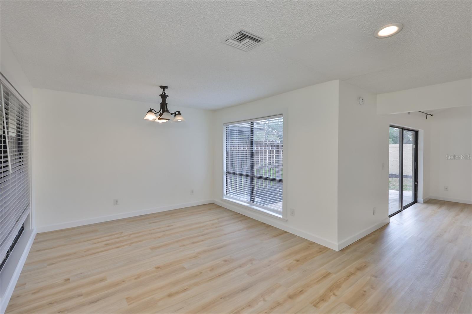 Image 11 of 46 For 13703 Sweetwater Cove Place