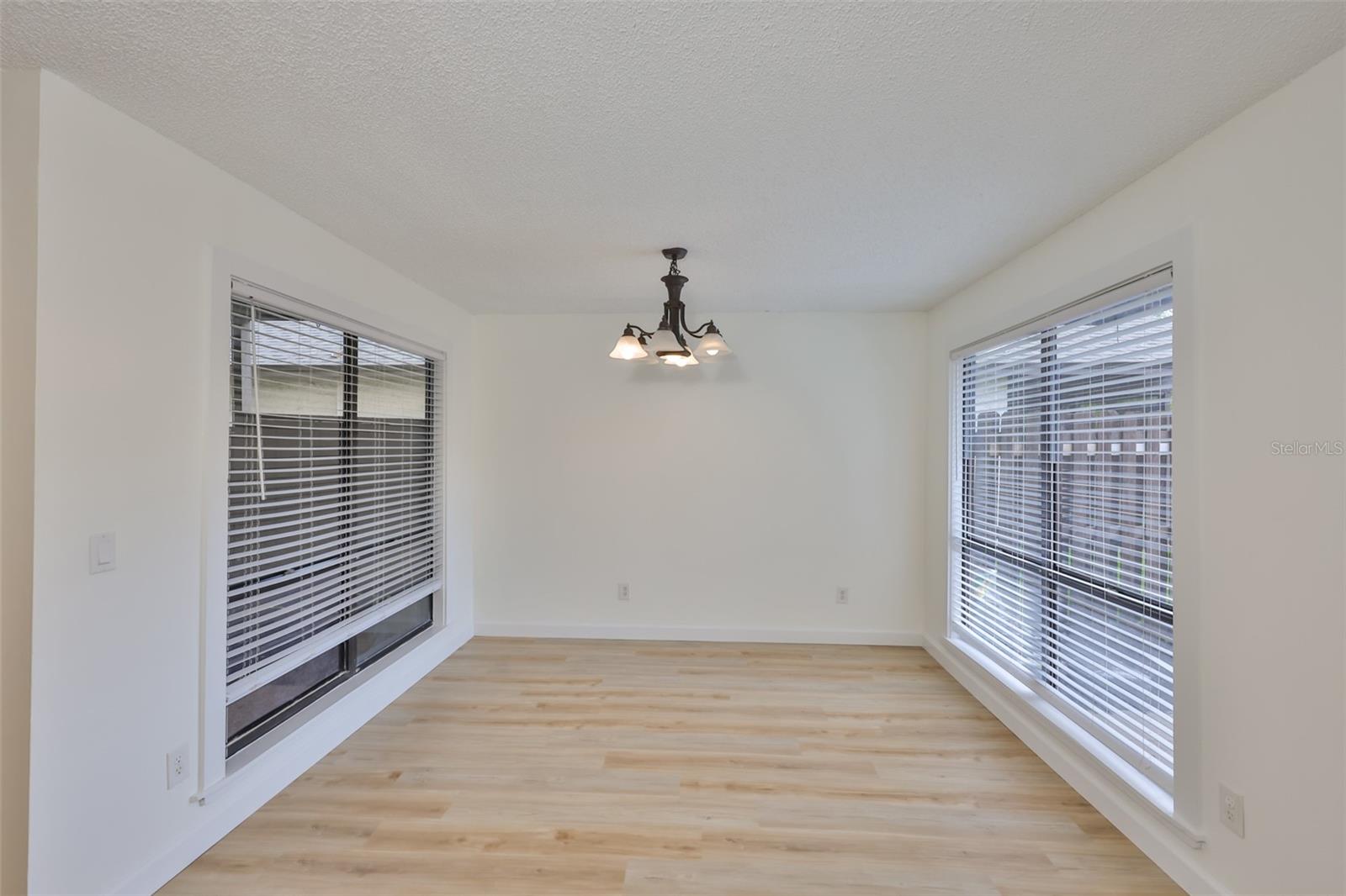 Image 12 of 46 For 13703 Sweetwater Cove Place