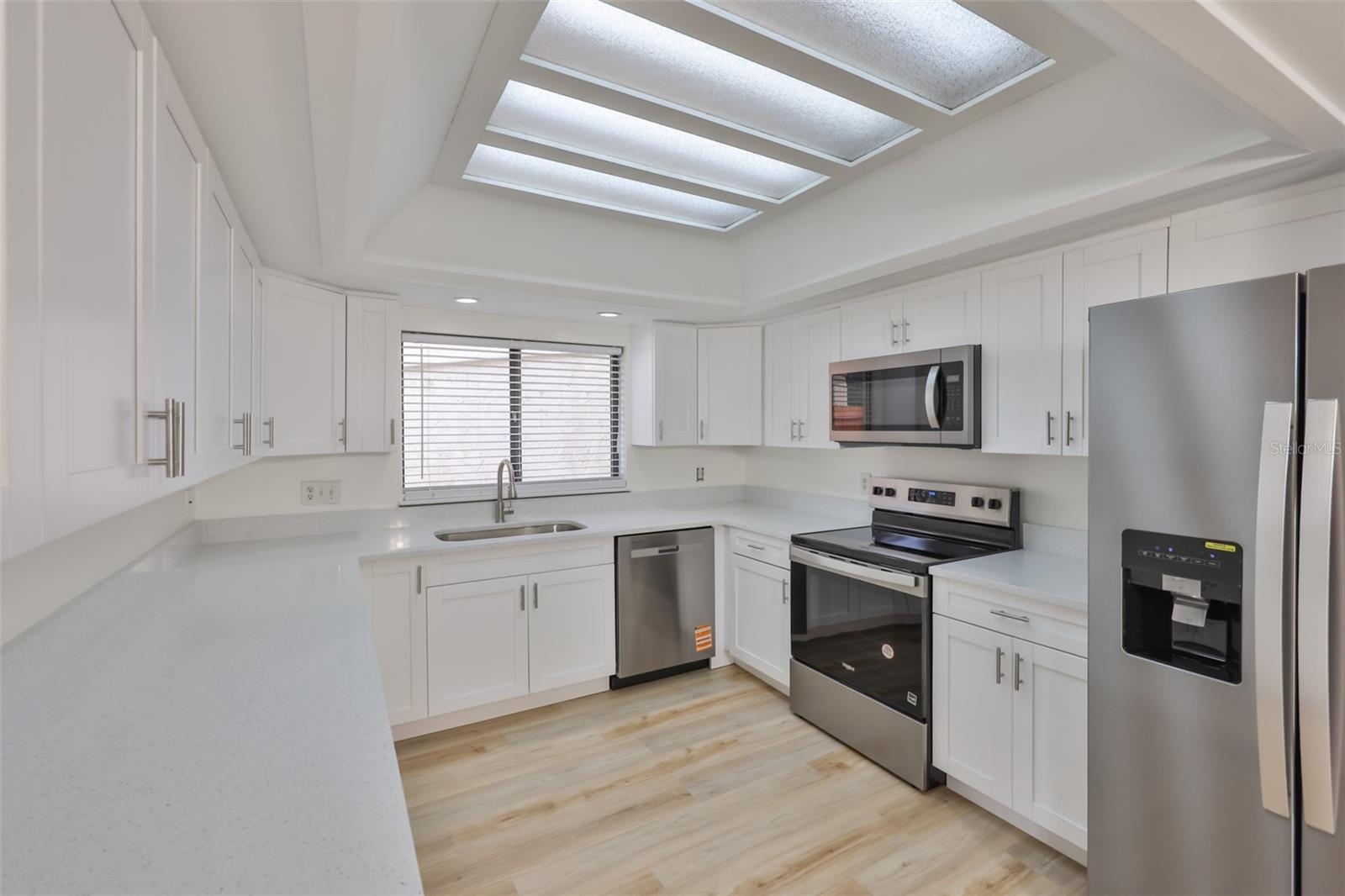 Image 15 of 46 For 13703 Sweetwater Cove Place