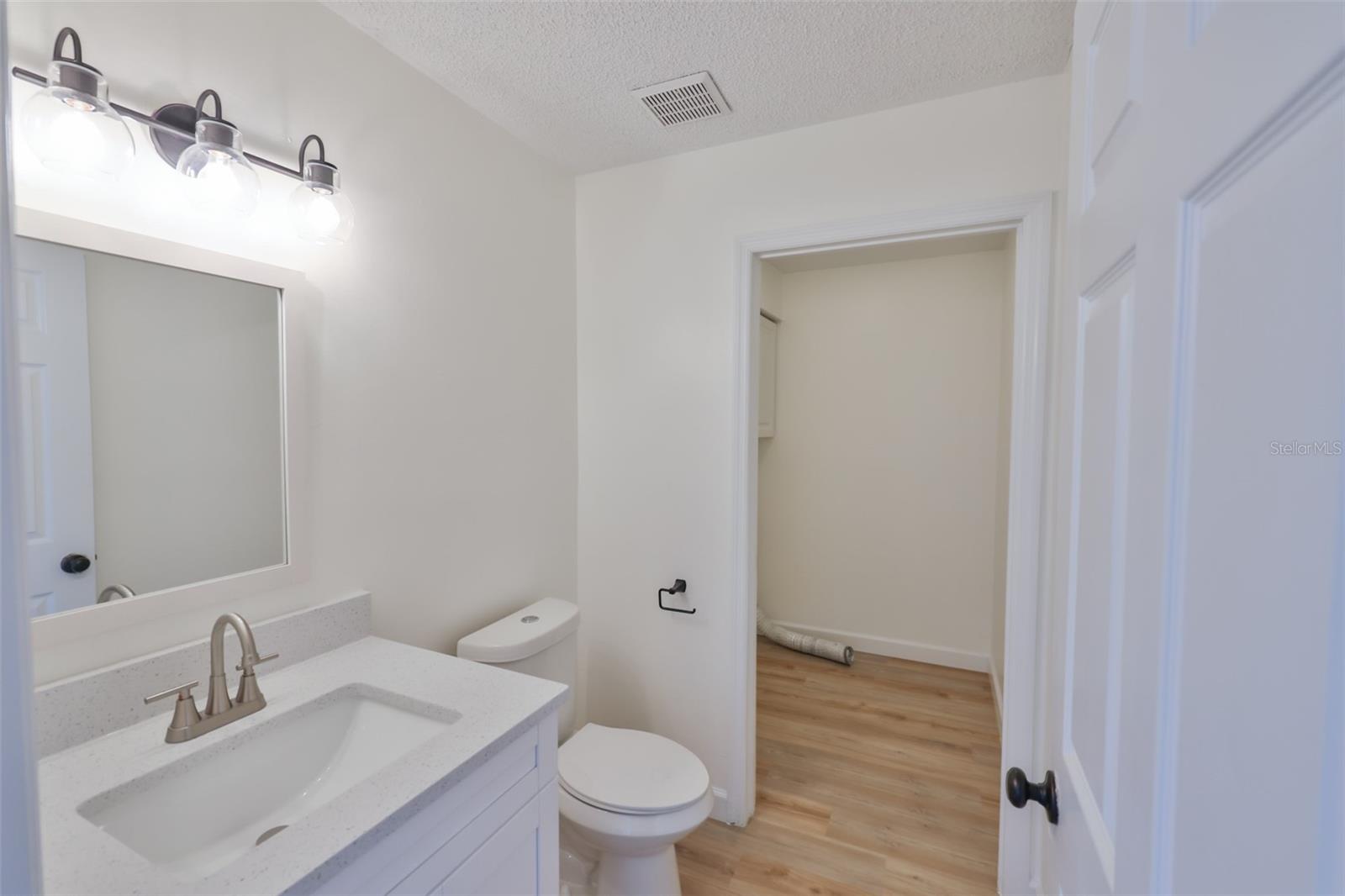 Image 18 of 46 For 13703 Sweetwater Cove Place