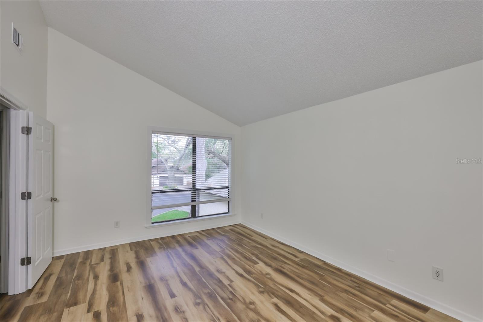 Image 20 of 46 For 13703 Sweetwater Cove Place