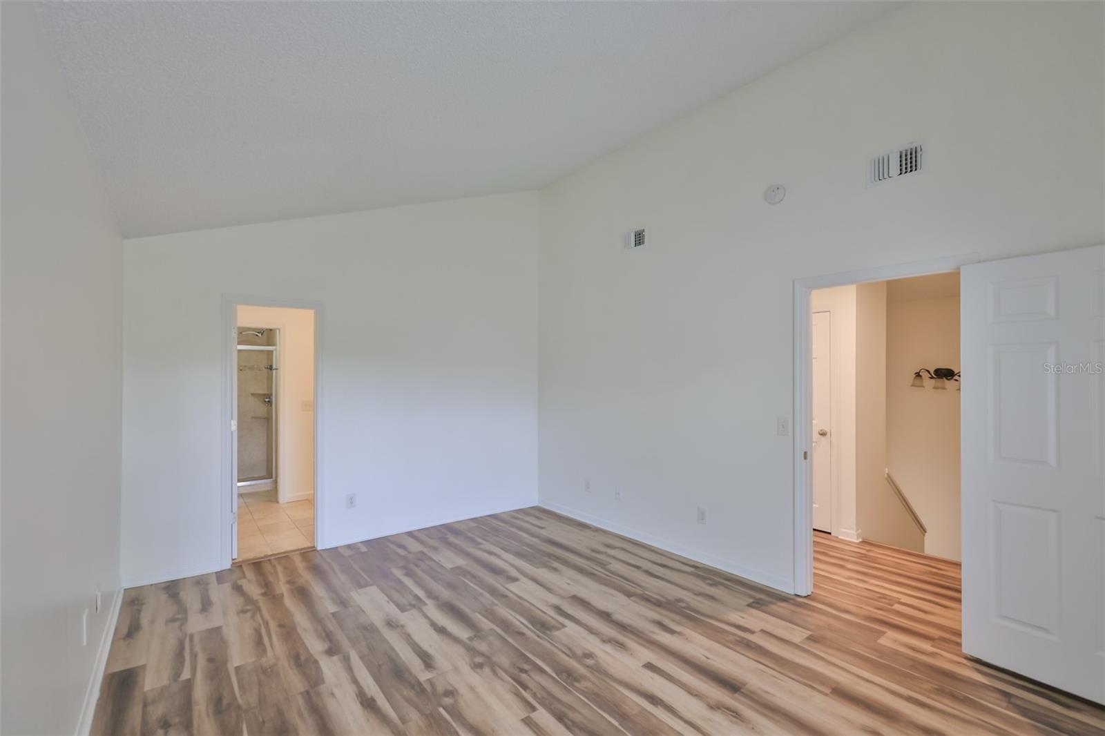 Image 22 of 46 For 13703 Sweetwater Cove Place