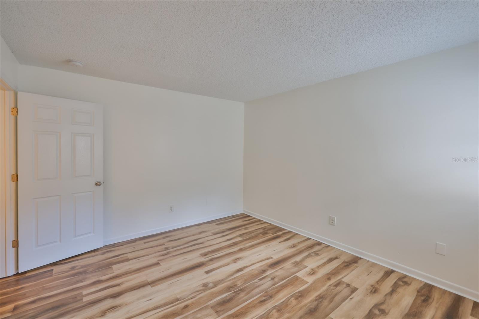 Image 29 of 46 For 13703 Sweetwater Cove Place