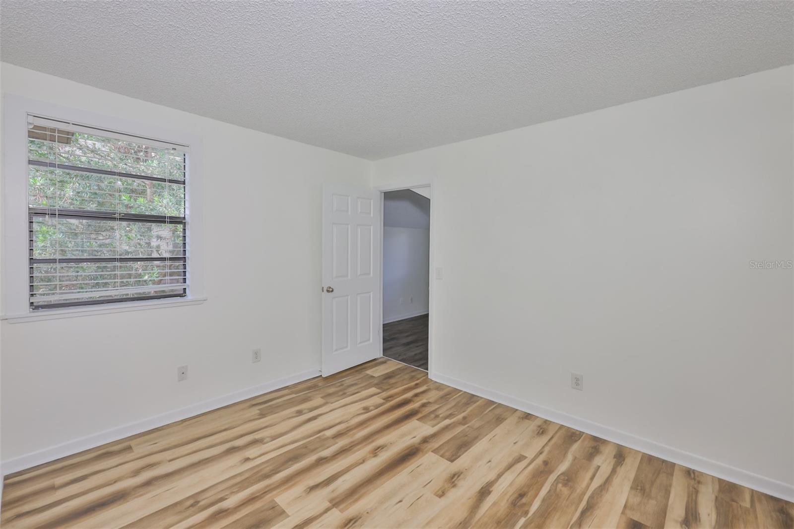 Image 30 of 46 For 13703 Sweetwater Cove Place