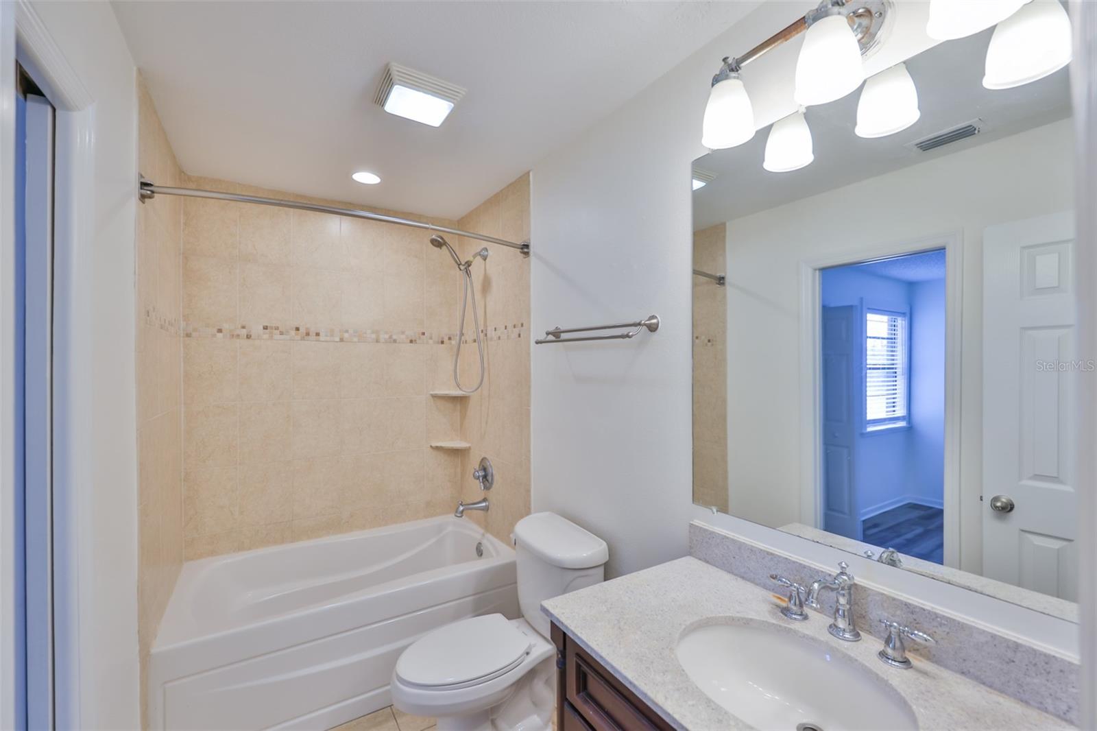 Image 33 of 46 For 13703 Sweetwater Cove Place