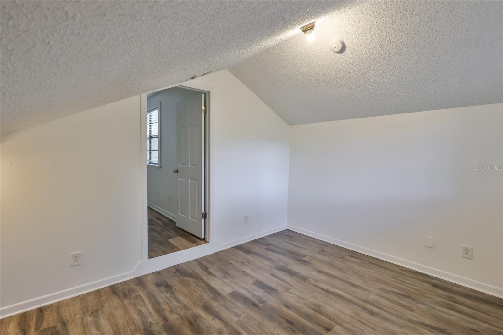 Image 36 of 46 For 13703 Sweetwater Cove Place