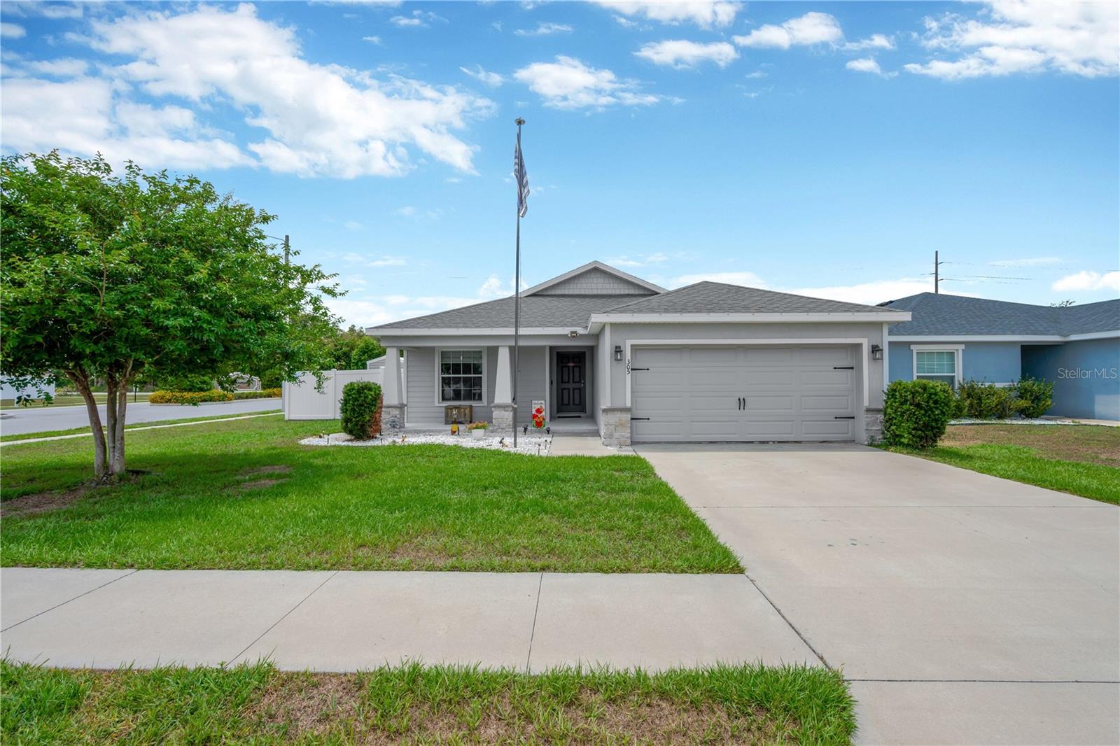 Details for 305 St Georges Circle, EAGLE LAKE, FL 33839